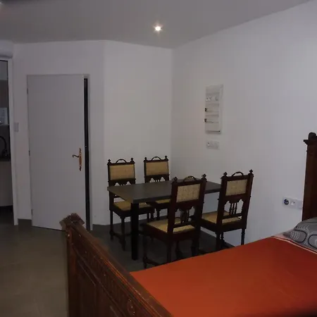 4 Chambres Meublees Et Un Seul Studio Avec Petite Cuisine Til-Chatel Exterior foto