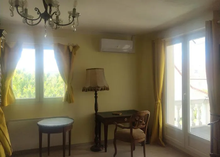 4 Chambres Meublees Et Un Seul Studio Avec Petite Cuisine