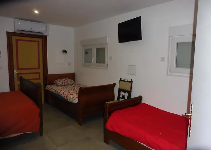 4 Chambres Meublees Et Un Seul Studio Avec Petite Cuisine