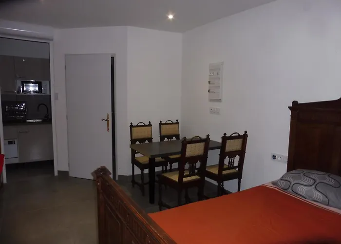 4 Chambres Meublees Et Un Seul Studio Avec Petite Cuisine