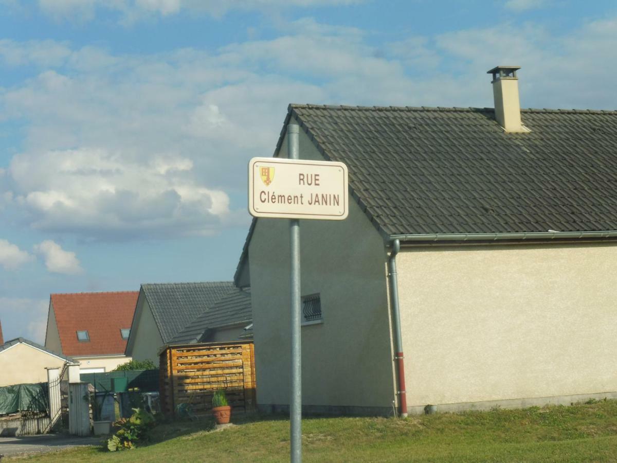 4 Meublees Et Un Seul Avec Petite Cuisine *